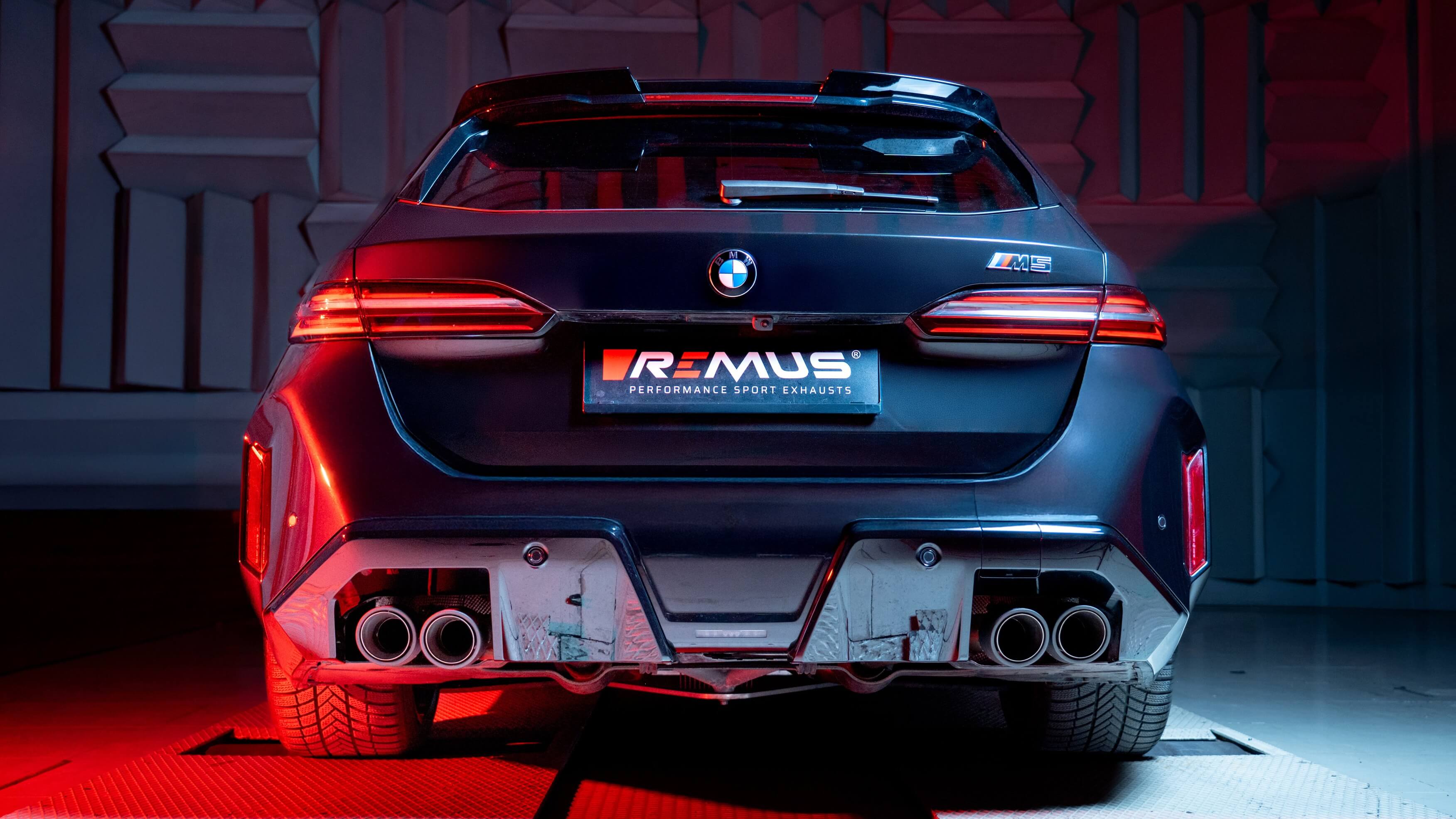 Urheiluputkisto BMW M5 G90:een – Racing | 4x 100 mm:n titaaniset mustat pakoputkenpäät